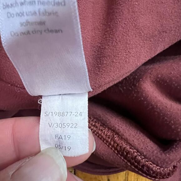 Athleta Leggings Womens Small Stash Pocket Salutation Crop - Picture 7 of 10